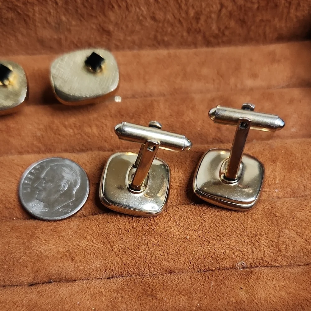 Vintage Shields & Anson Black and Goldtone Cufflinks Set diamond chip (2)